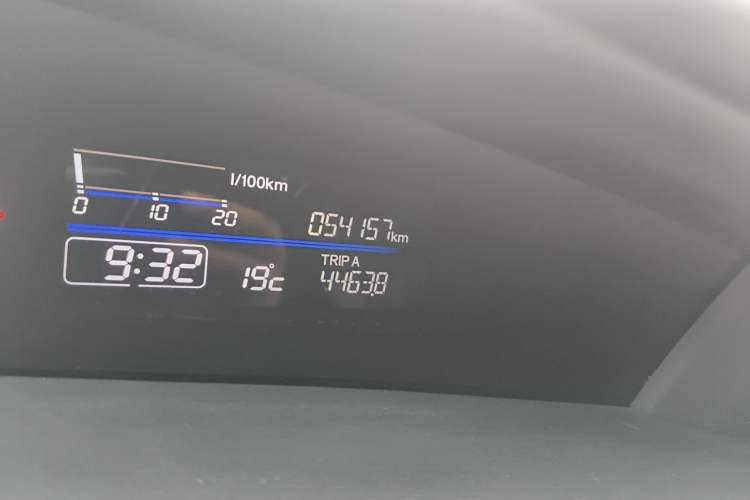 Used Honda Jade 2017 1.8L automatic Comfort version 5 seats Odometer Close Up