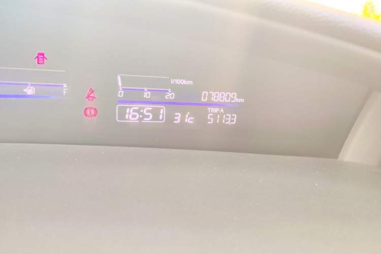 Used Honda Jade 2017 1.8L automatic Comfort version 5 seats Odometer Close Up