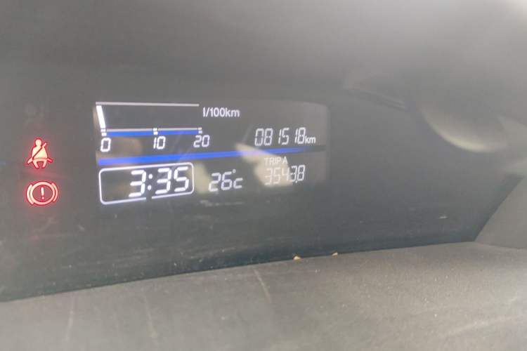 Used Honda Jade 2017 1.8L automatic Comfort version 5 seats Odometer Close Up