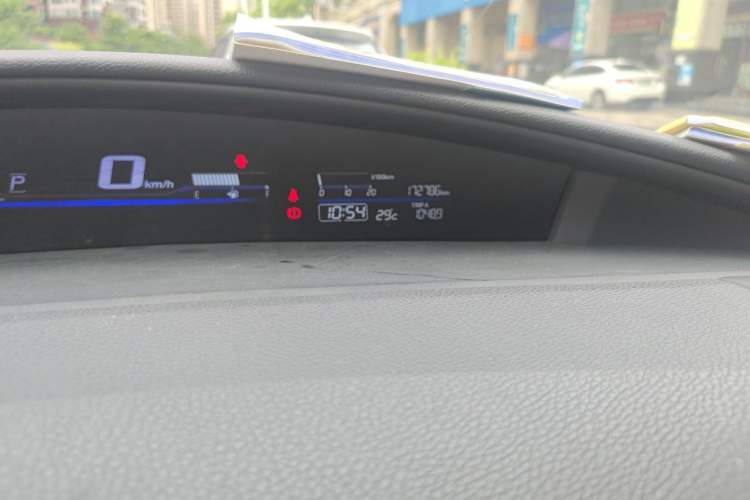 Used Honda Jade 2017 1.8L automatic Comfort version 5 seats Odometer Close Up