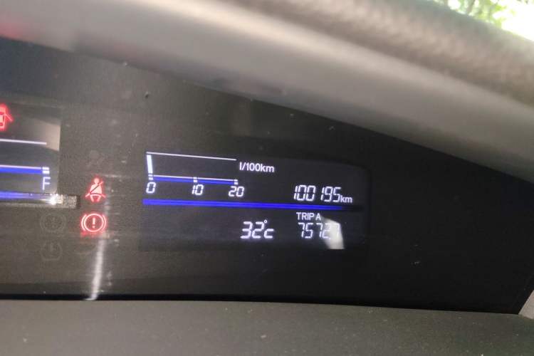 Used Honda Jade 2017 1.8L automatic Comfort version 5 seats Odometer Close Up