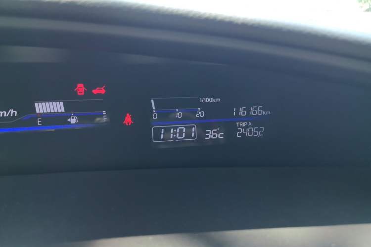 Used Honda Jade 2017 1.8L automatic Comfort version 5 seats Odometer Close Up