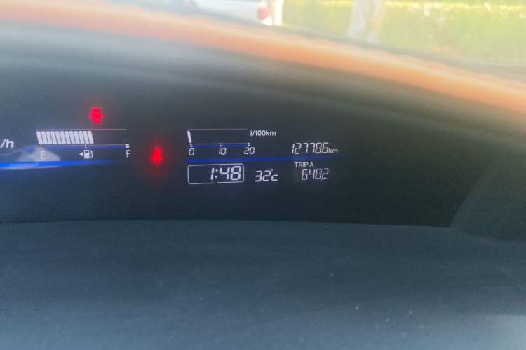 Used Honda Jade 2017 1.8L automatic Comfort version 5 seats Odometer Close Up