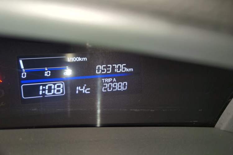 Used Honda Jade 2017 1.8L automatic Comfort version 5 seats Odometer Close Up