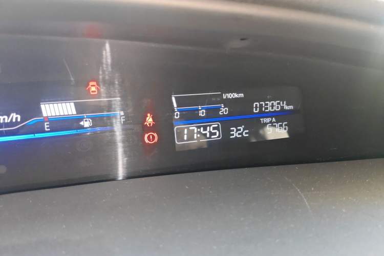 Used Honda Jade 2017 210 TURBO CVT Luxury Edition 5 Seats Odometer Close Up