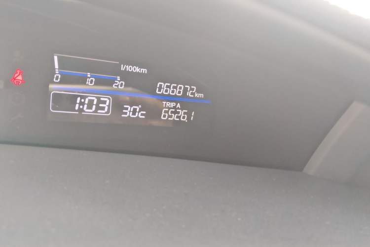 Used Honda Jade 2017 1.8L automatic Comfort version 5 seats Odometer Close Up