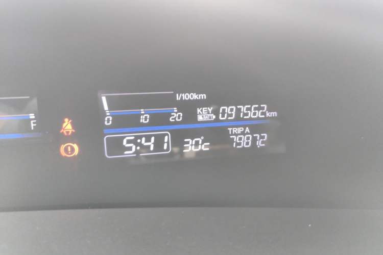 Used Honda Jade 2017 1.8L automatic Comfort version 5 seats Odometer Close Up