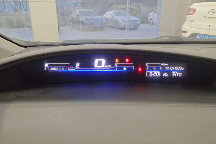 Used Honda Jade 2017 1.8L automatic Comfort version 5 seats Odometer Close Up