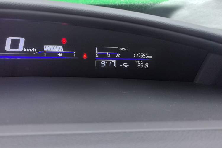 Used Honda Jade 2017 1.8L automatic Comfort version 5 seats Odometer Close Up