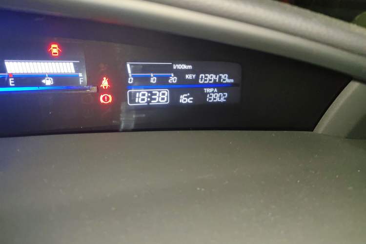 Used Honda Jade 2017 1.8L automatic Comfort version 5 seats Odometer Close Up