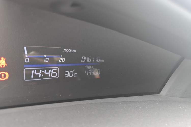 Used Honda Jade 2017 1.8L automatic Comfort version 5 seats Odometer Close Up