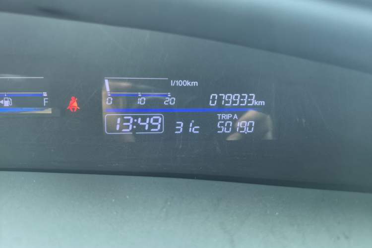 Used Honda Jade 2017 1.8L automatic Comfort version 5 seats Odometer Close Up