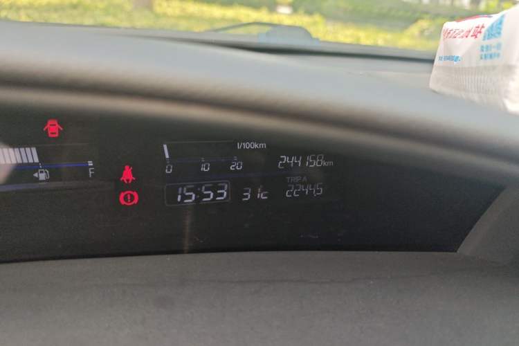 Used Honda Jade 2017 1.8L automatic Comfort version 5 seats Odometer Close Up