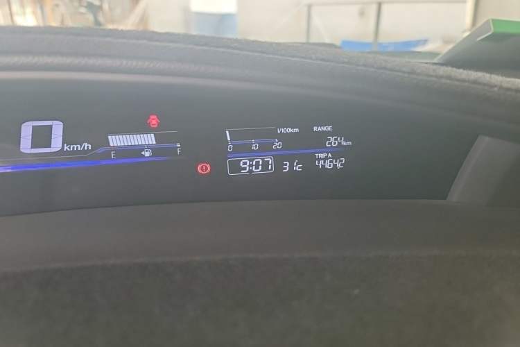 Used Honda Jade 2017 1.8L automatic Comfort version 5 seats Odometer Close Up