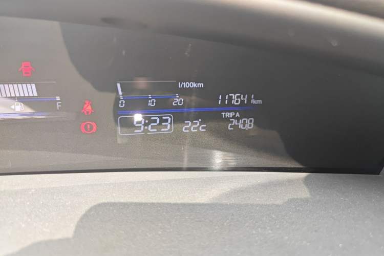 Used Honda Jade 2017 1.8L automatic Comfort version 5 seats Odometer Close Up