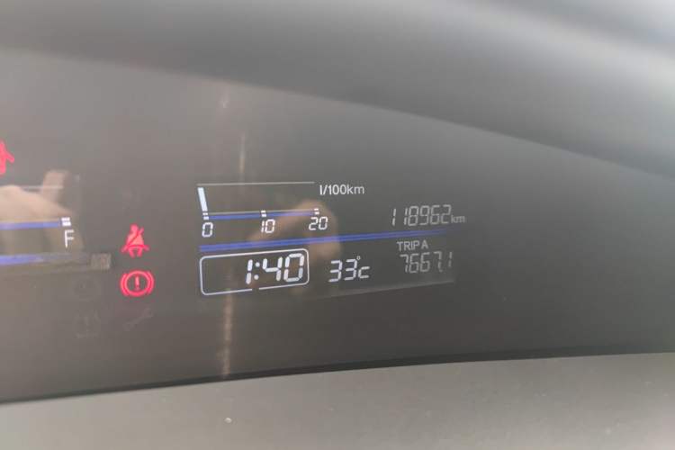 Used Honda Jade 2017 1.8L automatic Comfort version 5 seats Odometer Close Up