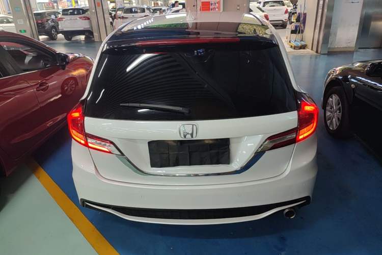Used Honda Jade 2017 1.8L automatic Comfort version 6 seats Rear