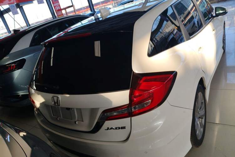 Used Honda Jade 2017 1.8L automatic Comfort version 5 seats Rear