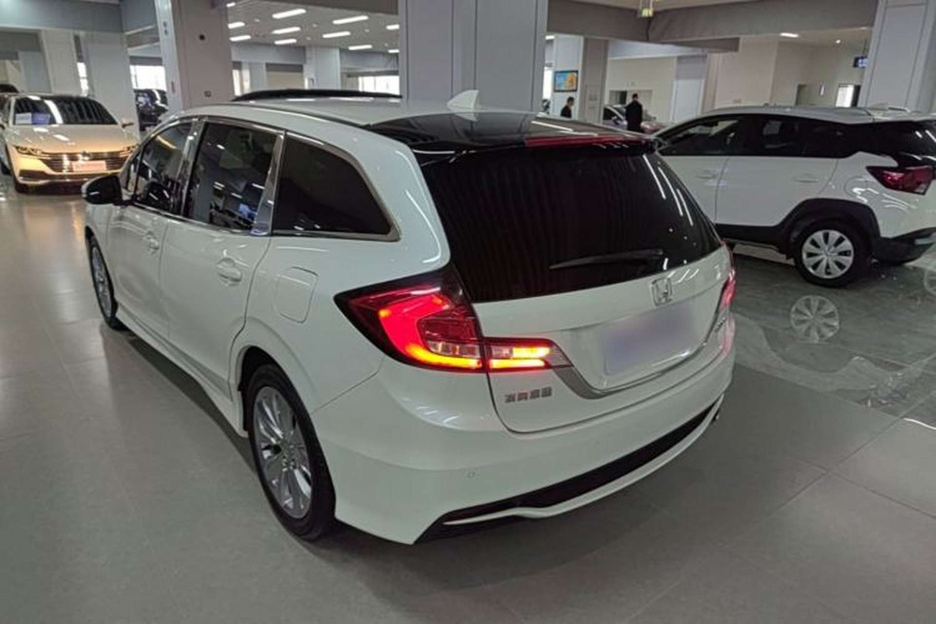 Used Honda Jade 2017 1.8L automatic Comfort version 5 seats Rear Left 45 Deg