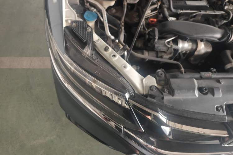 Used Honda Jade 2017 210 TURBO CVT Luxury Edition 5 Seats Right Front Headlight