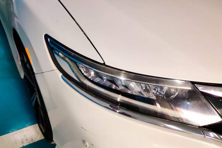 Used Honda Jade 2017 210 TURBO CVT Luxury Edition 5 Seats Right Front Headlight