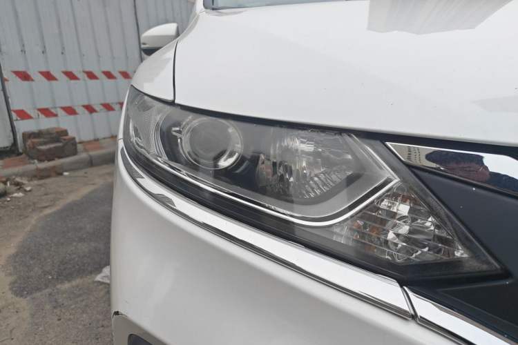 Used Honda Jade 2017 1.8L automatic Comfort version 5 seats Right Front Headlight