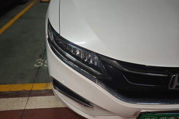 Used Honda Jade 2017 210 TURBO CVT Luxury Edition 5 Seats Right Front Headlight