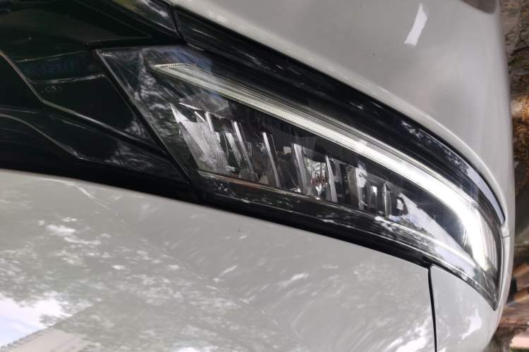 Used Honda Jade 2017 210 TURBO CVT Luxury Edition 5 Seats Right Front Headlight