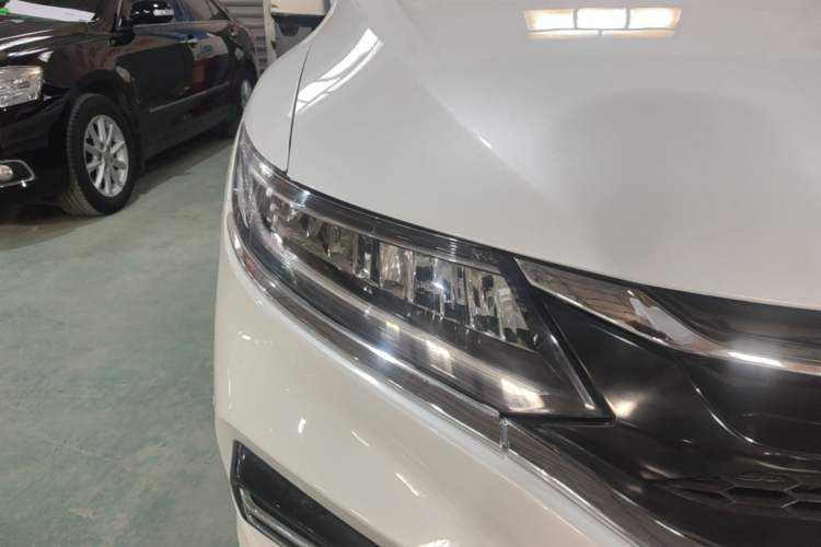 Used Honda Jade 2017 210 TURBO CVT Luxury Edition 5 Seats Right Front Headlight