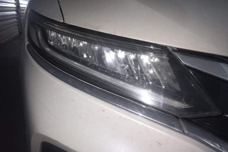 Used Honda Jade 2017 210 TURBO CVT Luxury Edition 5 Seats Right Front Headlight