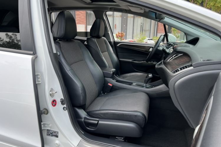 Used Honda Jade 2017 1.8L automatic Comfort version 5 seats Right Front Seat