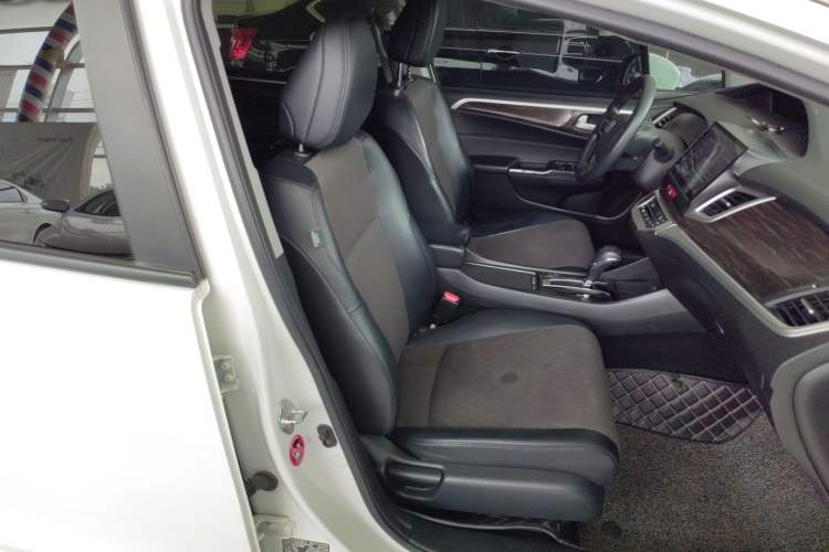 Used Honda Jade 2017 1.8L automatic Comfort version 5 seats Right Front Seat
