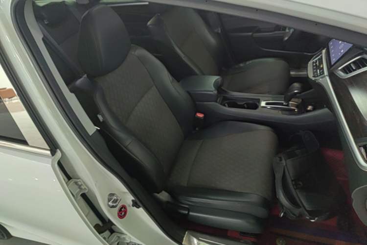 Used Honda Jade 2017 1.8L automatic Comfort version 5 seats Right Front Seat