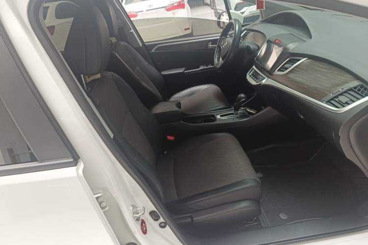 Used Honda Jade 2017 1.8L automatic Comfort version 5 seats Right Front Seat