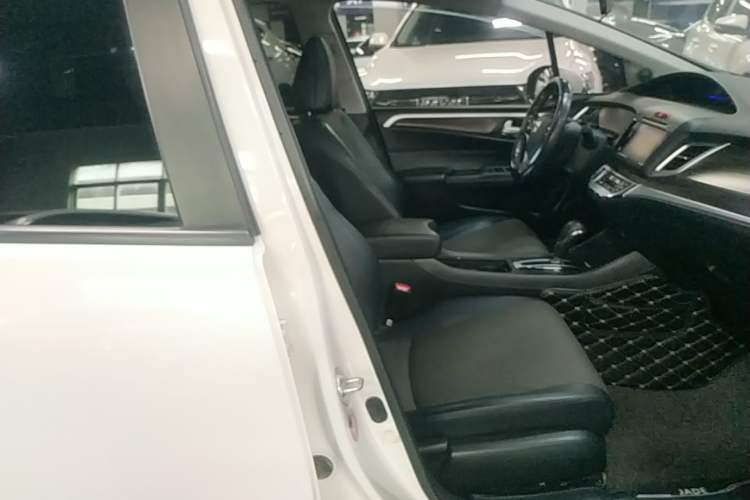 Used Honda Jade 2017 1.8L automatic Comfort version 5 seats Right Front Seat