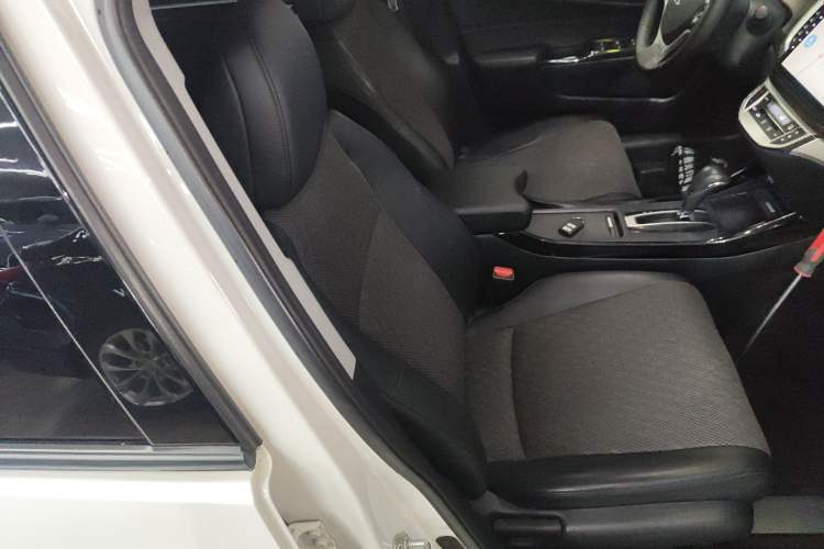 Used Honda Jade 2017 210TURBO CVT Fashion Edition 5-seater Right Front Seat