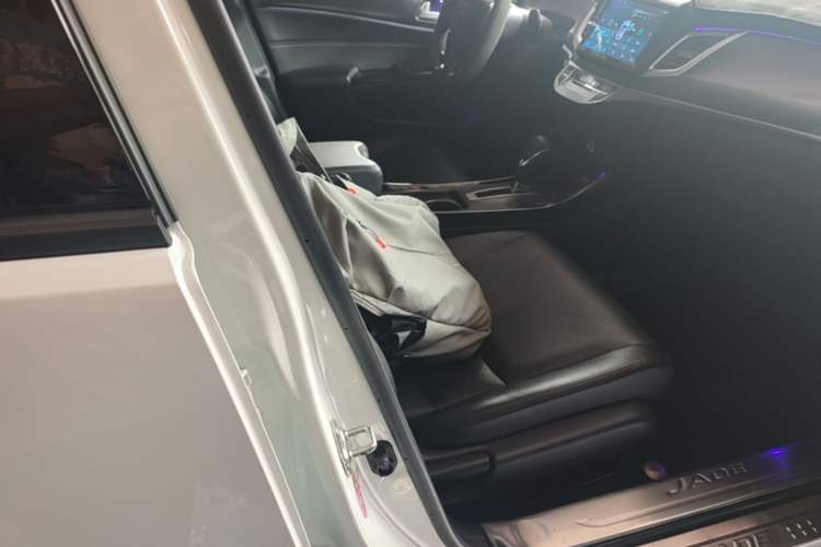Used Honda Jade 2017 210 TURBO CVT Luxury Edition 5 Seats Right Front Seat
