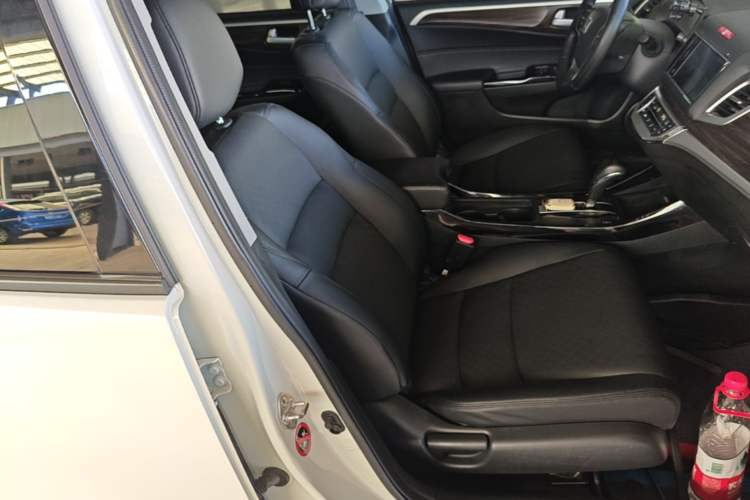 Used Honda Jade 2017 210 TURBO CVT Luxury Edition 5 Seats Right Front Seat