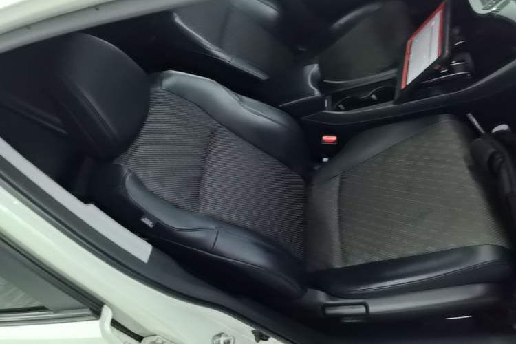 Used Honda Jade 2017 1.8L automatic Comfort version 5 seats Right Front Seat