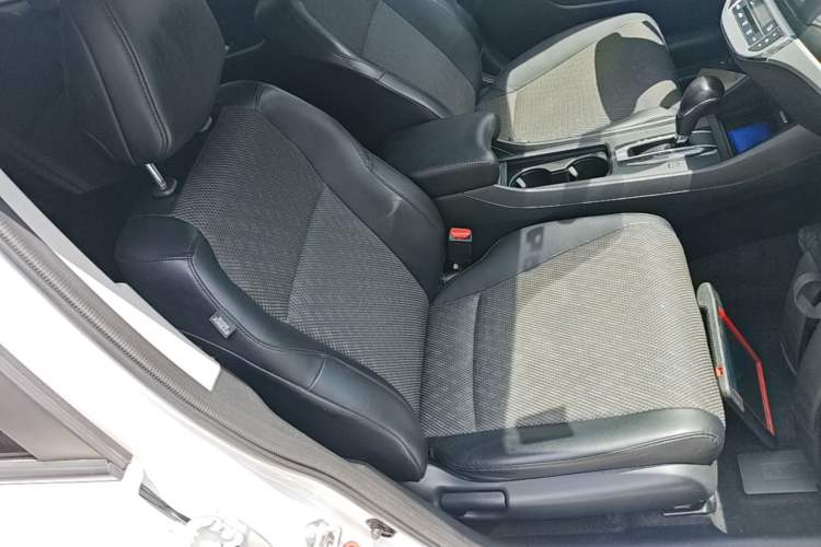 Used Honda Jade 2017 1.8L automatic Comfort version 5 seats Right Front Seat