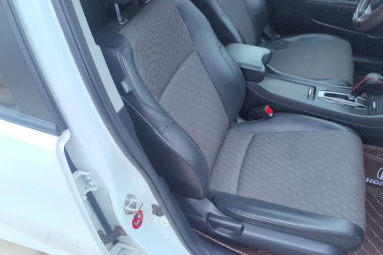 Used Honda Jade 2017 1.8L automatic Comfort version 5 seats Right Front Seat