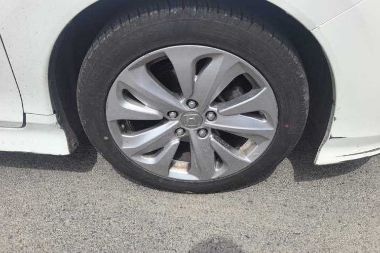 Used Honda Jade 2017 1.8L automatic Comfort version 5 seats Right Front Wheel Hub