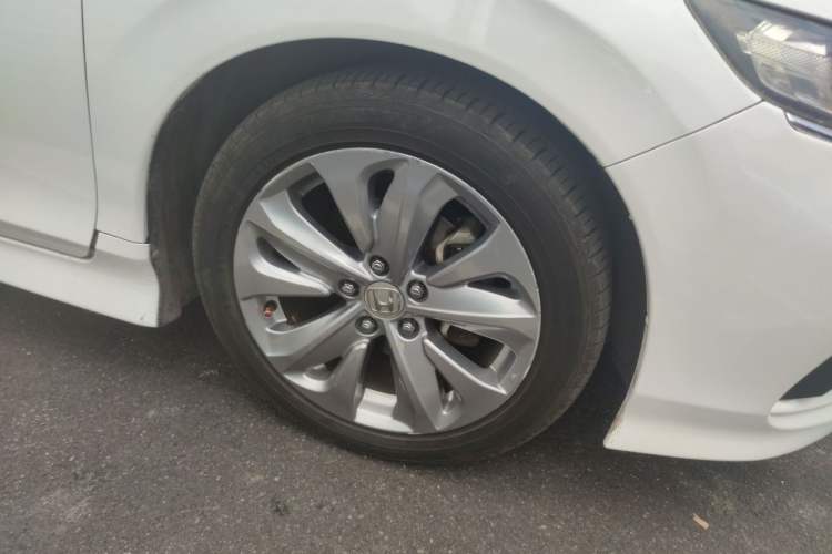 Used Honda Jade 2017 1.8L automatic Comfort version 5 seats Right Front Wheel Hub