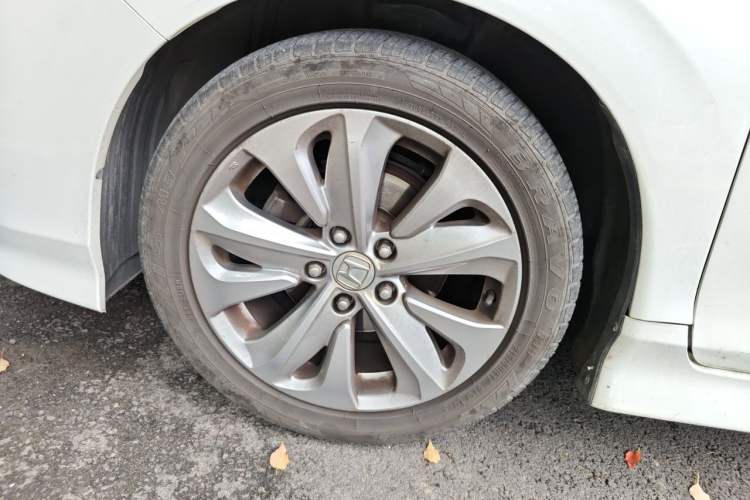 Used Honda Jade 2017 1.8L automatic Comfort version 5 seats Right Front Wheel Hub