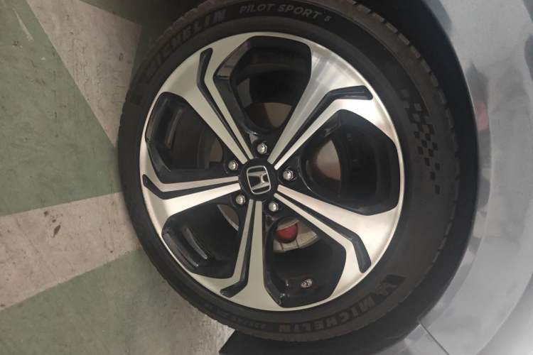 Used Honda Jade 2017 210 TURBO CVT Luxury Edition 5 Seats Right Front Wheel Hub