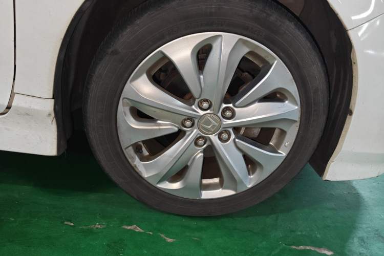 Used Honda Jade 2017 1.8L automatic Comfort version 5 seats Right Front Wheel Hub