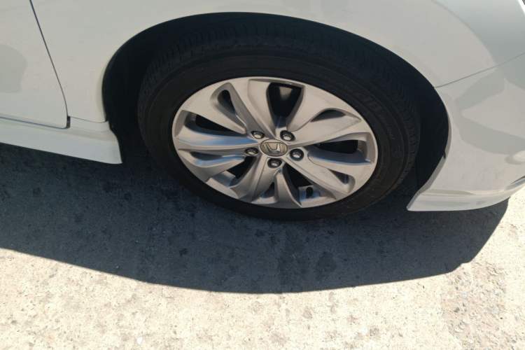 Used Honda Jade 2017 1.8L automatic Comfort version 5 seats Right Front Wheel Hub