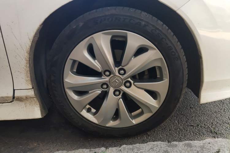 Used Honda Jade 2017 1.8L automatic Comfort version 5 seats Right Front Wheel Hub