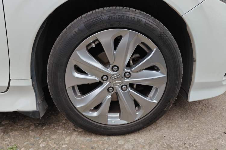 Used Honda Jade 2017 1.8L automatic Comfort version 5 seats Right Front Wheel Hub