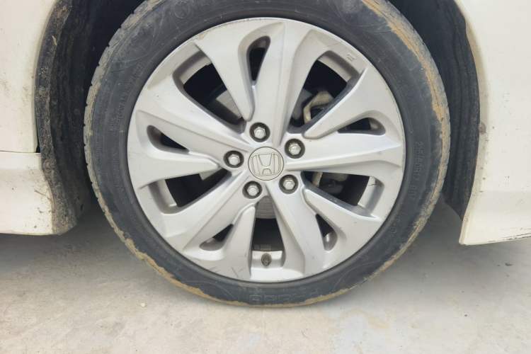 Used Honda Jade 2017 1.8L automatic Comfort version 5 seats Right Front Wheel Hub
